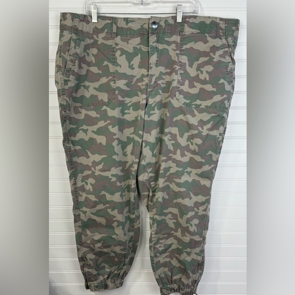 Lane Bryant women’s camo stretch waist ankle zip jogger pant. Size 26. - Picture 1 of 7